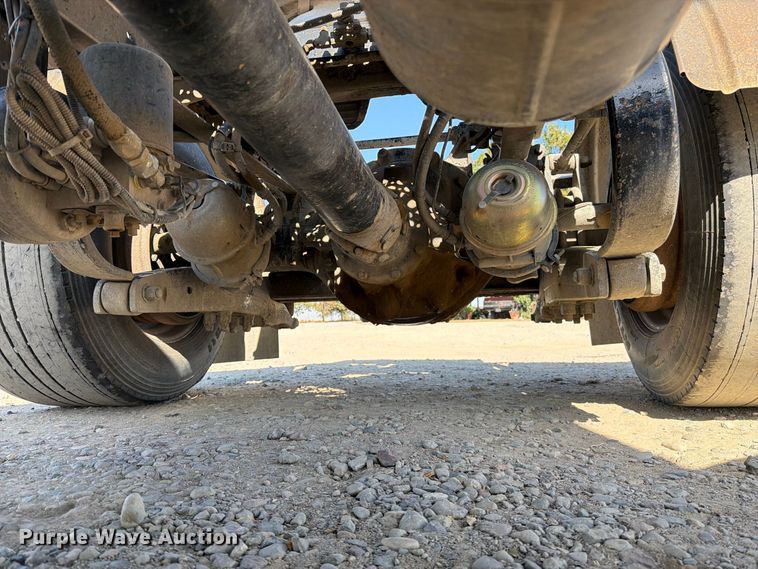 image for item EA0027 2015 Kenworth T680 semi truck