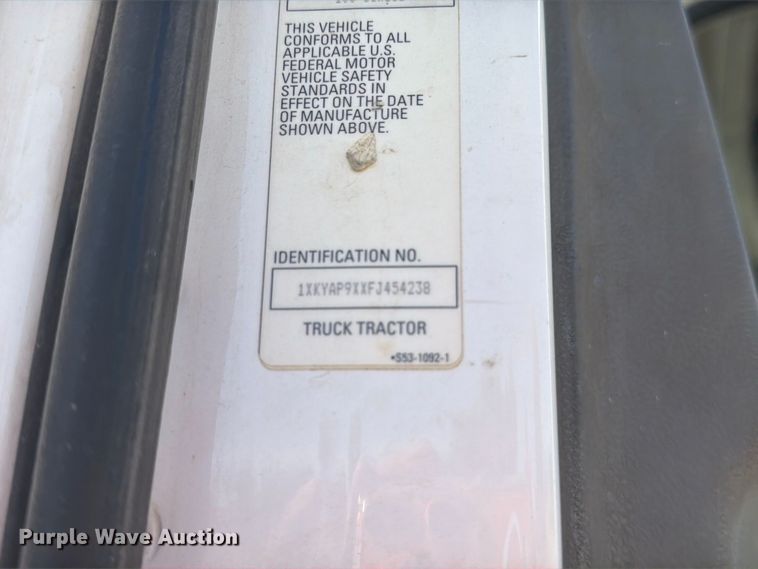 image for item EA0027 2015 Kenworth T680 semi truck