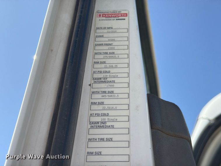image for item EA0027 2015 Kenworth T680 semi truck