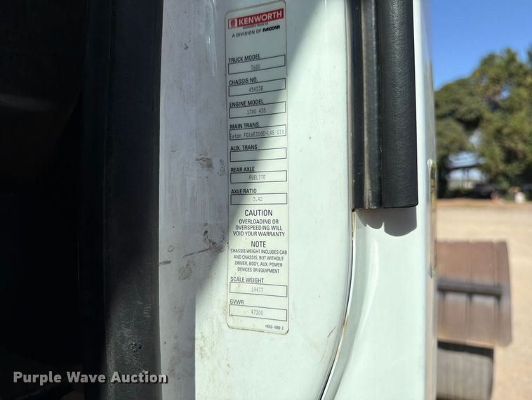 image for item EA0027 2015 Kenworth T680 semi truck