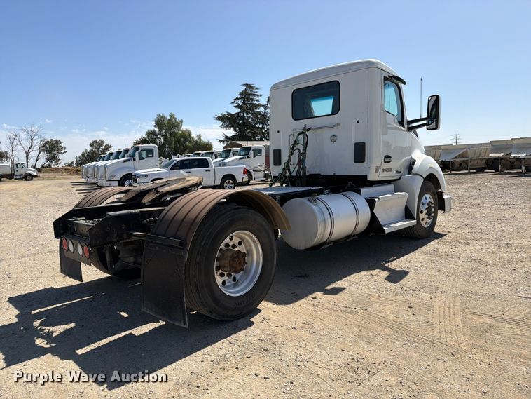 image for item EA0029 2015 Kenworth T680 semi truck
