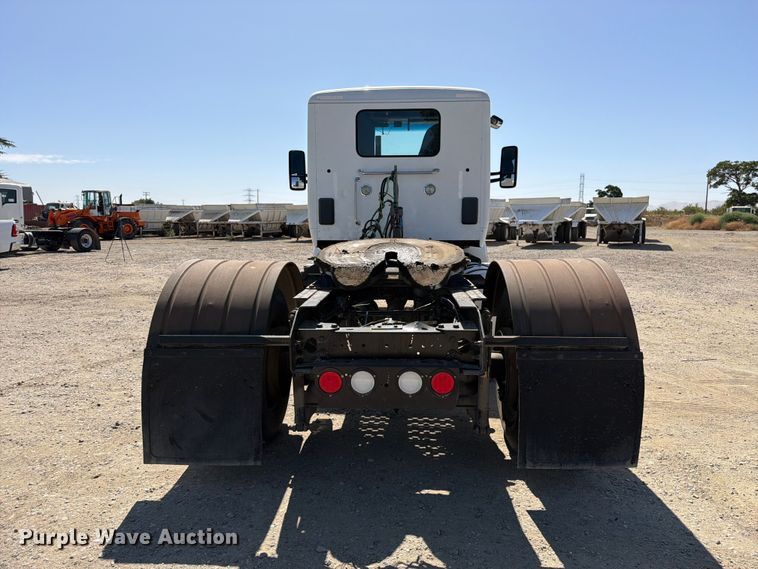 image for item EA0029 2015 Kenworth T680 semi truck