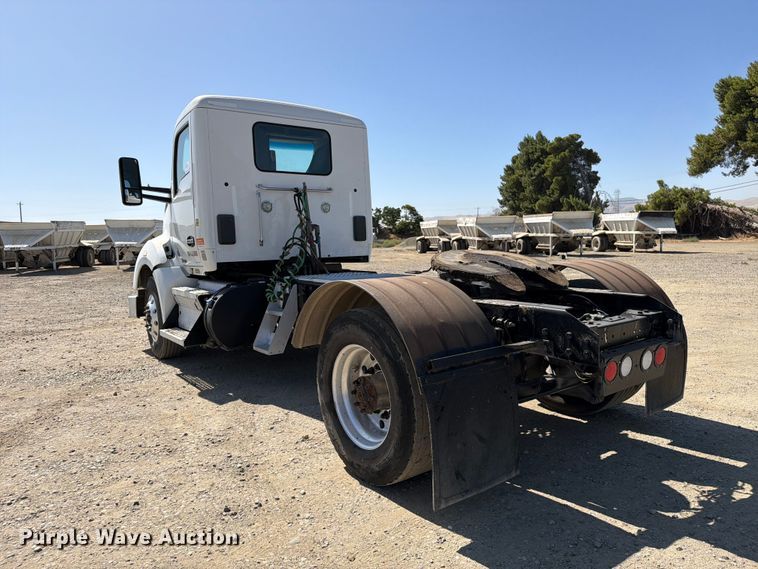 image for item EA0029 2015 Kenworth T680 semi truck