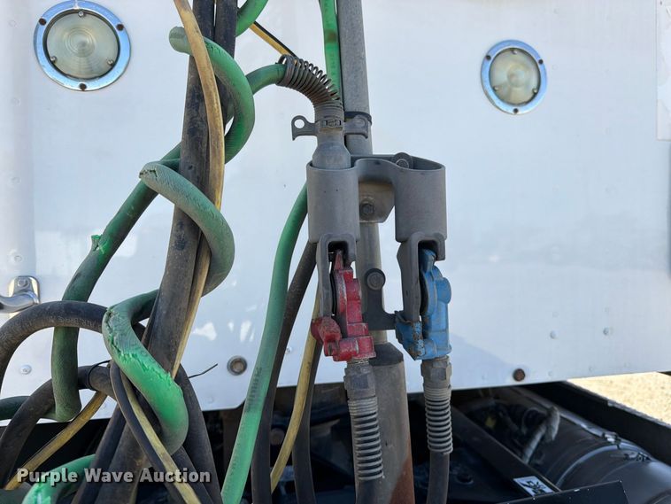 image for item EA0029 2015 Kenworth T680 semi truck