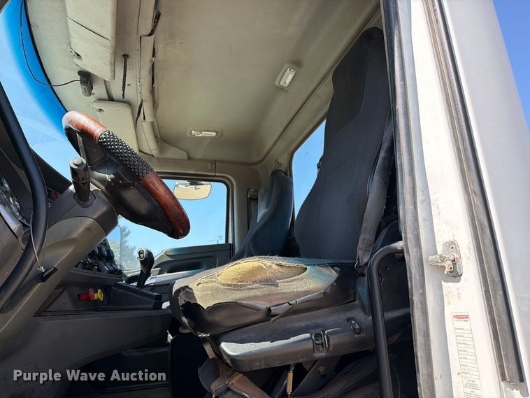 image for item EA0029 2015 Kenworth T680 semi truck