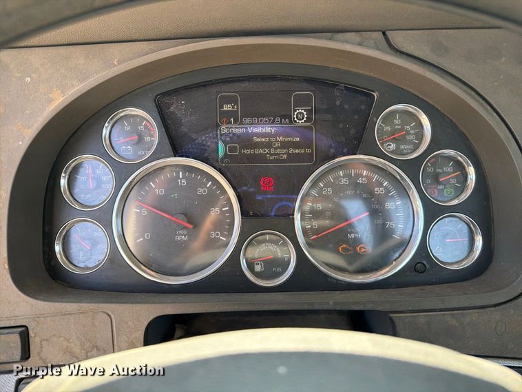 image for item EA0029 2015 Kenworth T680 semi truck