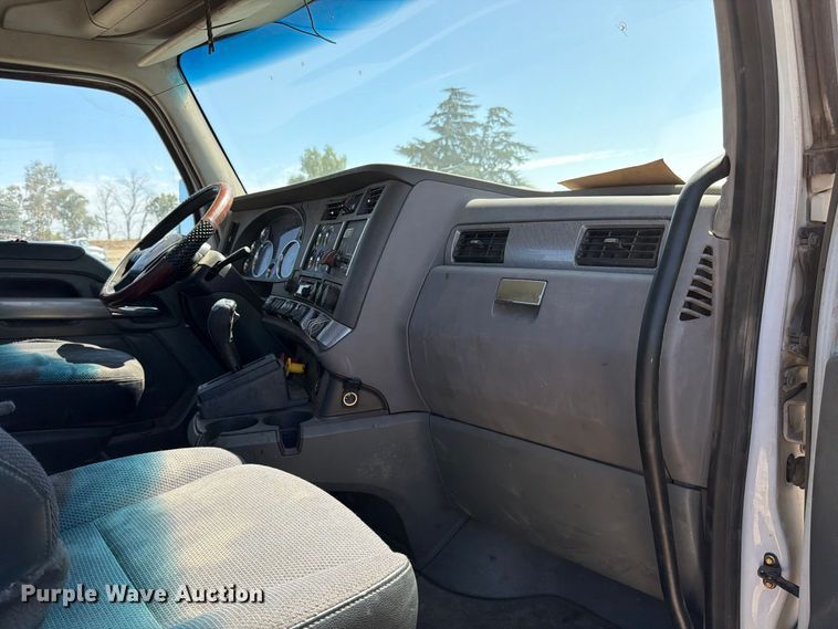 image for item EA0029 2015 Kenworth T680 semi truck