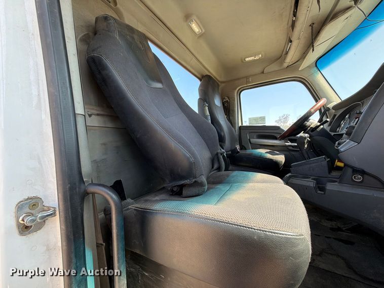 image for item EA0029 2015 Kenworth T680 semi truck
