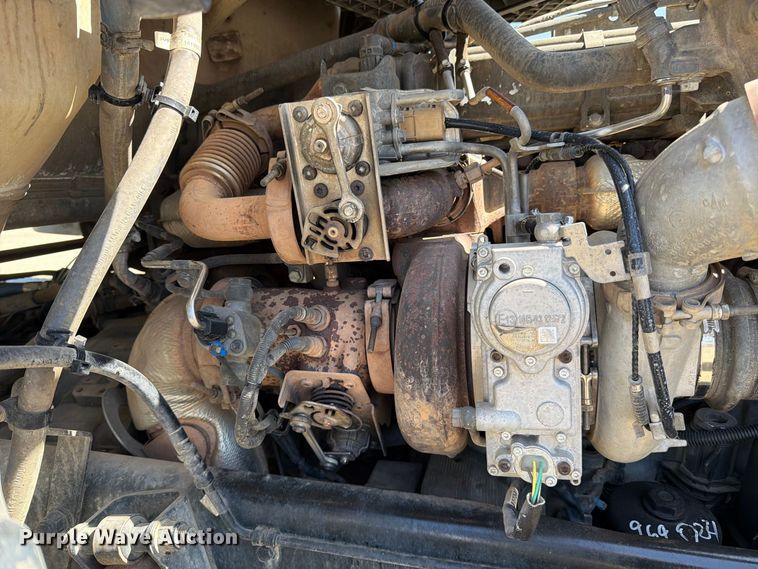 image for item EA0029 2015 Kenworth T680 semi truck