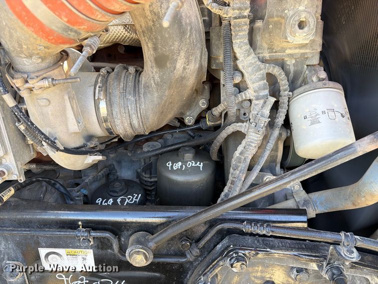 image for item EA0029 2015 Kenworth T680 semi truck