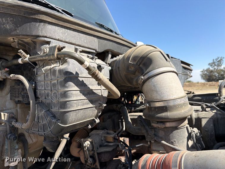 image for item EA0029 2015 Kenworth T680 semi truck