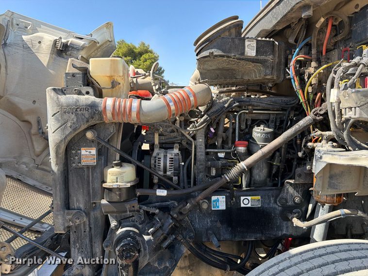 image for item EA0029 2015 Kenworth T680 semi truck