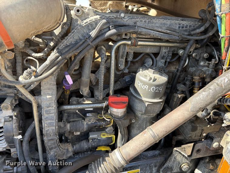 image for item EA0029 2015 Kenworth T680 semi truck