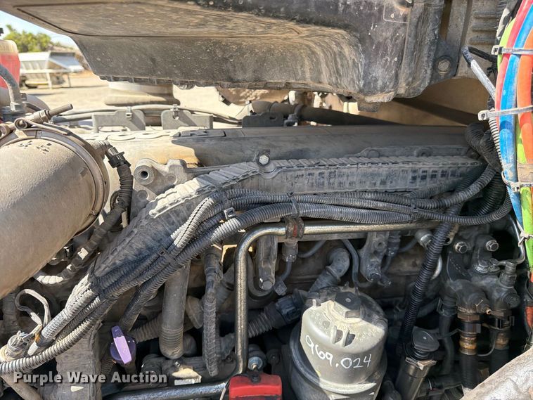 image for item EA0029 2015 Kenworth T680 semi truck