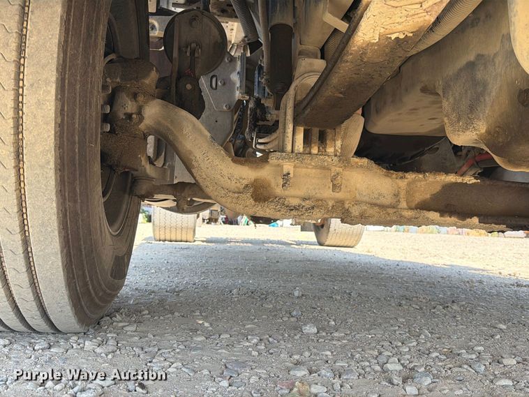 image for item EA0029 2015 Kenworth T680 semi truck