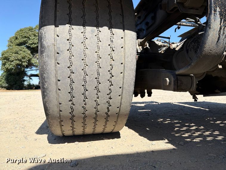 image for item EA0029 2015 Kenworth T680 semi truck