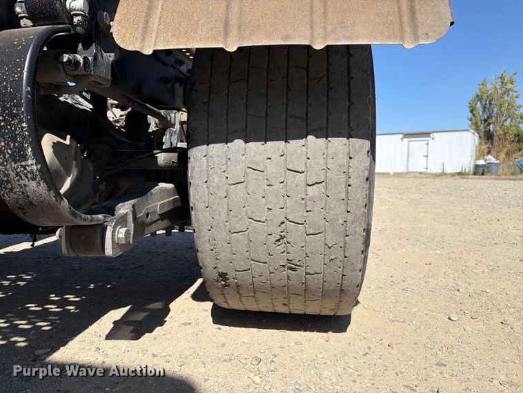 image for item EA0029 2015 Kenworth T680 semi truck