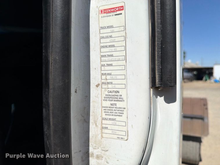 image for item EA0029 2015 Kenworth T680 semi truck