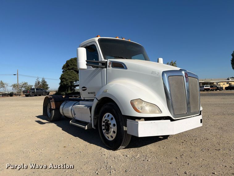 image for item EA0030 2015 Kenworth T680 semi truck