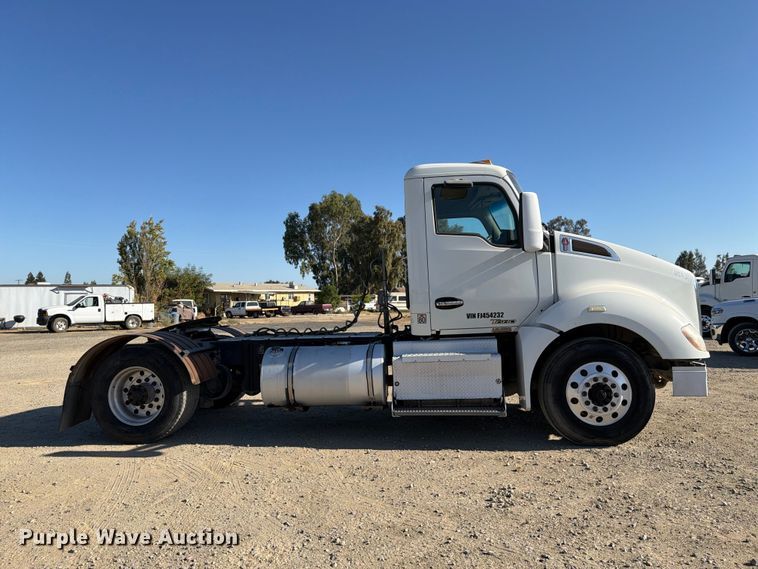 image for item EA0030 2015 Kenworth T680 semi truck