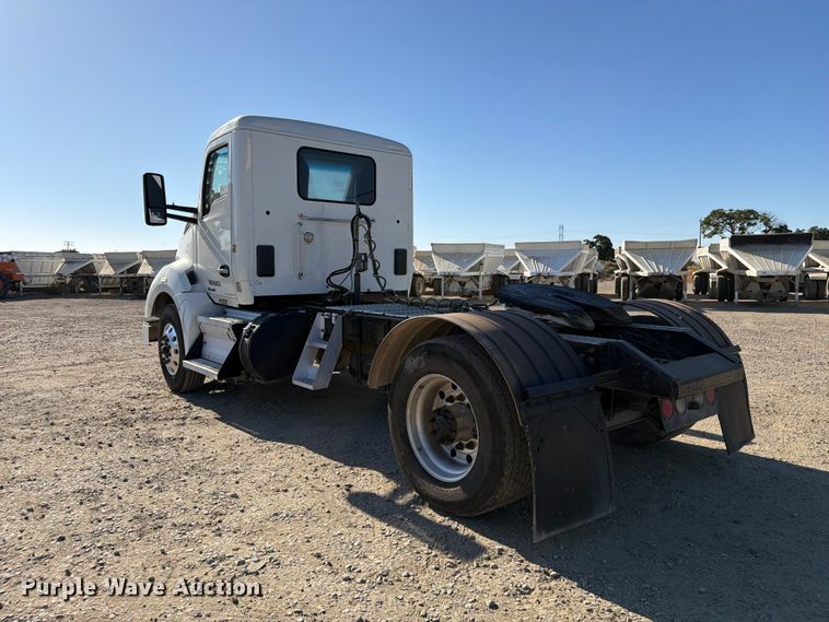 image for item EA0030 2015 Kenworth T680 semi truck