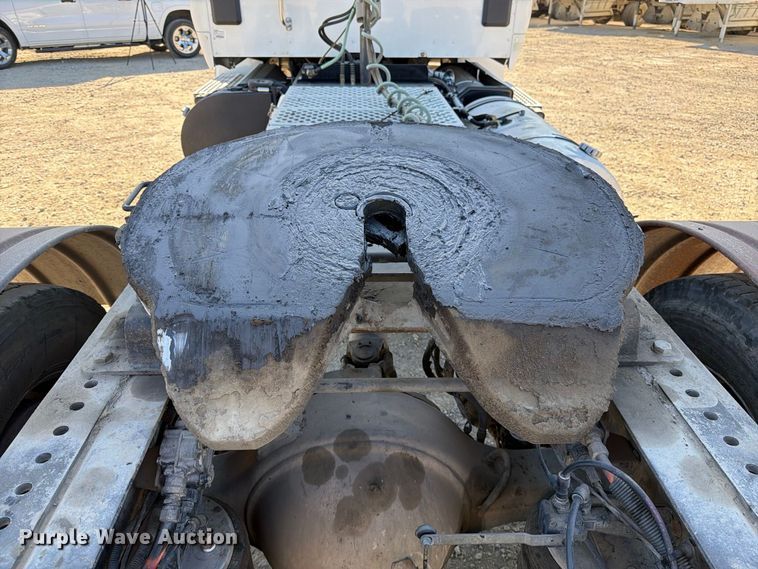 image for item EA0030 2015 Kenworth T680 semi truck