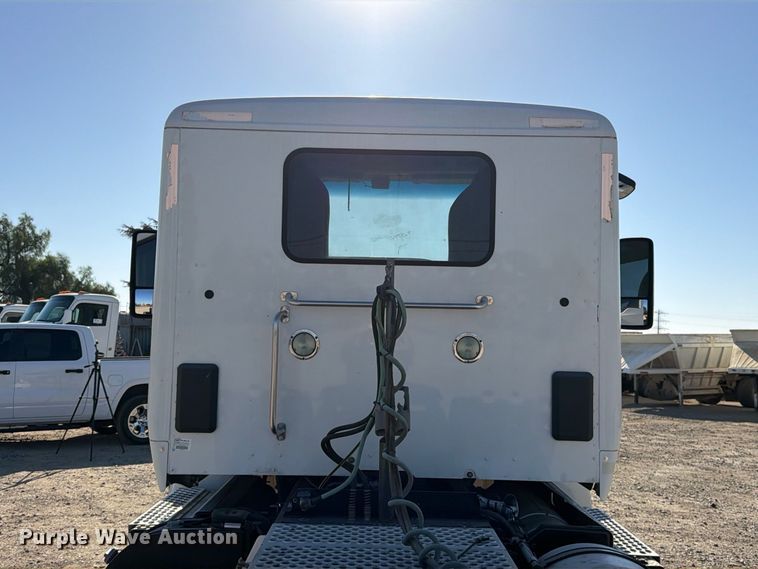 image for item EA0030 2015 Kenworth T680 semi truck