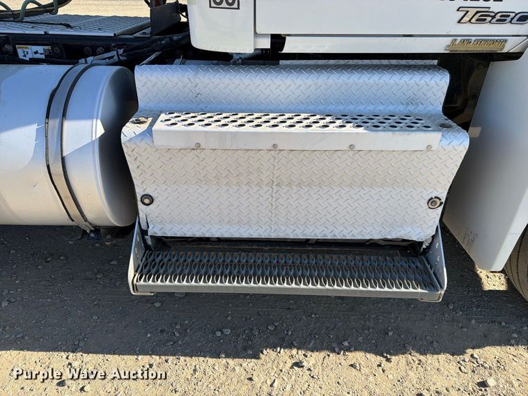 image for item EA0030 2015 Kenworth T680 semi truck
