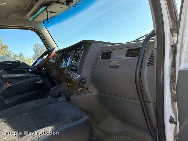 image for item EA0030 2015 Kenworth T680 semi truck