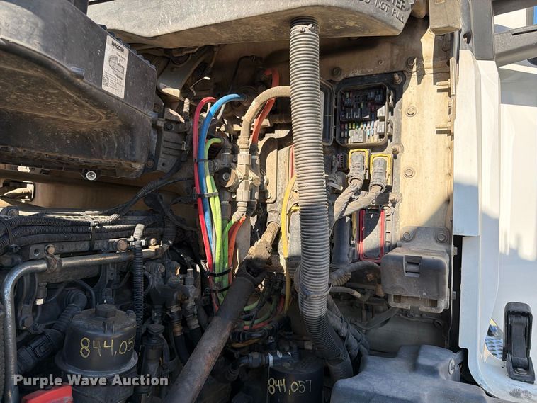 image for item EA0030 2015 Kenworth T680 semi truck