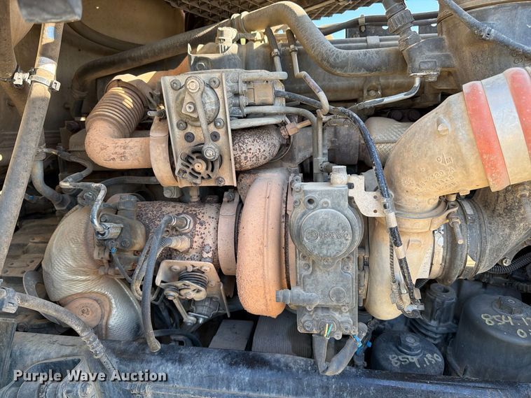 image for item EA0030 2015 Kenworth T680 semi truck