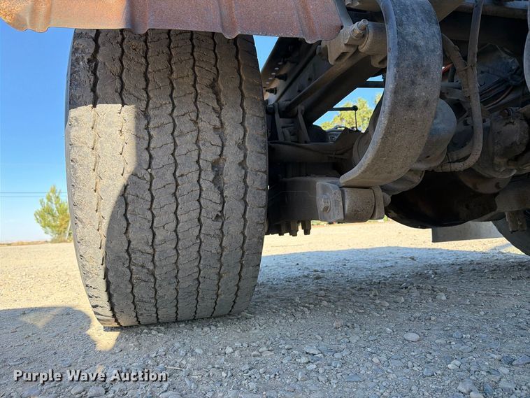 image for item EA0030 2015 Kenworth T680 semi truck