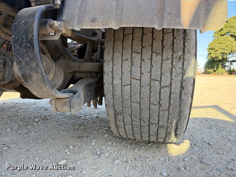 image for item EA0030 2015 Kenworth T680 semi truck