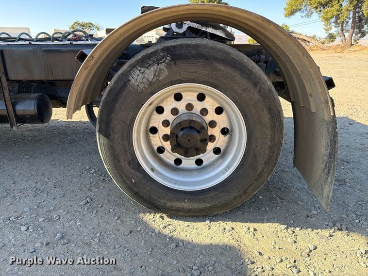 image for item EA0030 2015 Kenworth T680 semi truck