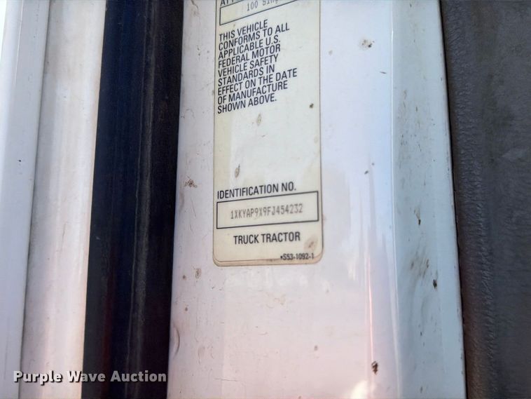 image for item EA0030 2015 Kenworth T680 semi truck