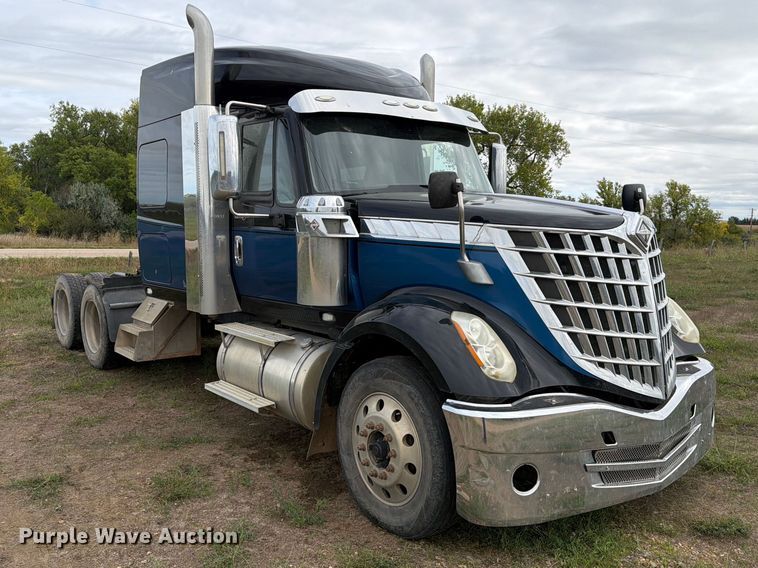 image for item EA0534 2013 International Lonestar semi truck