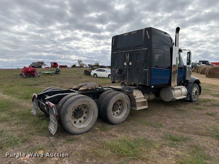 image for item EA0534 2013 International Lonestar semi truck