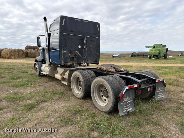 image for item EA0534 2013 International Lonestar semi truck