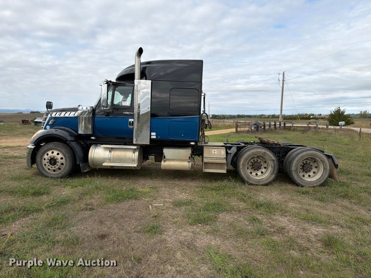 image for item EA0534 2013 International Lonestar semi truck