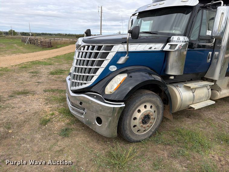 image for item EA0534 2013 International Lonestar semi truck