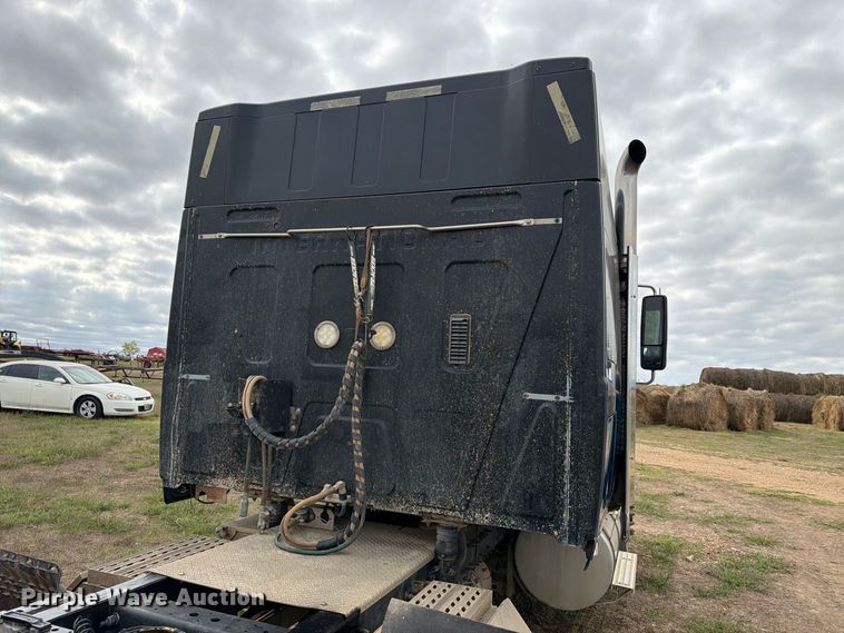 image for item EA0534 2013 International Lonestar semi truck