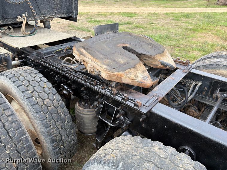 image for item EA0534 2013 International Lonestar semi truck