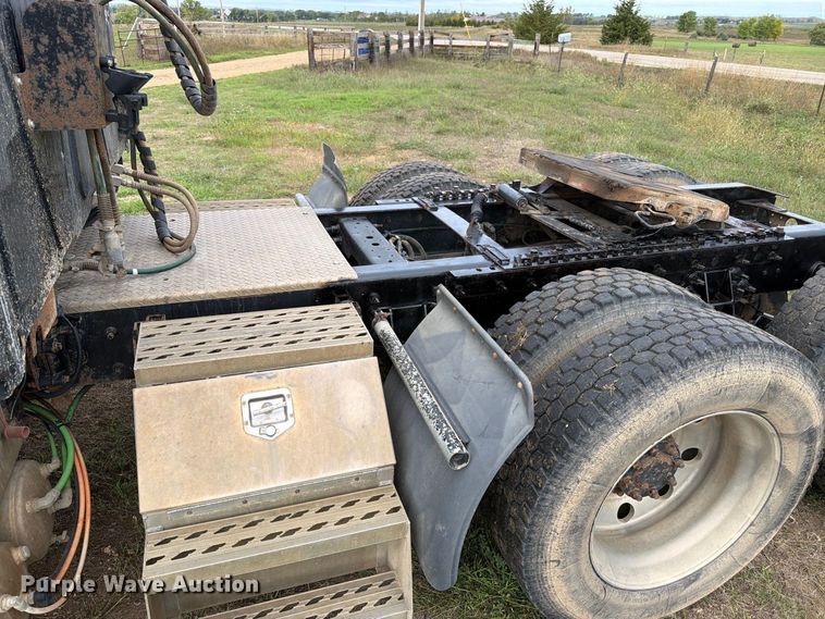 image for item EA0534 2013 International Lonestar semi truck