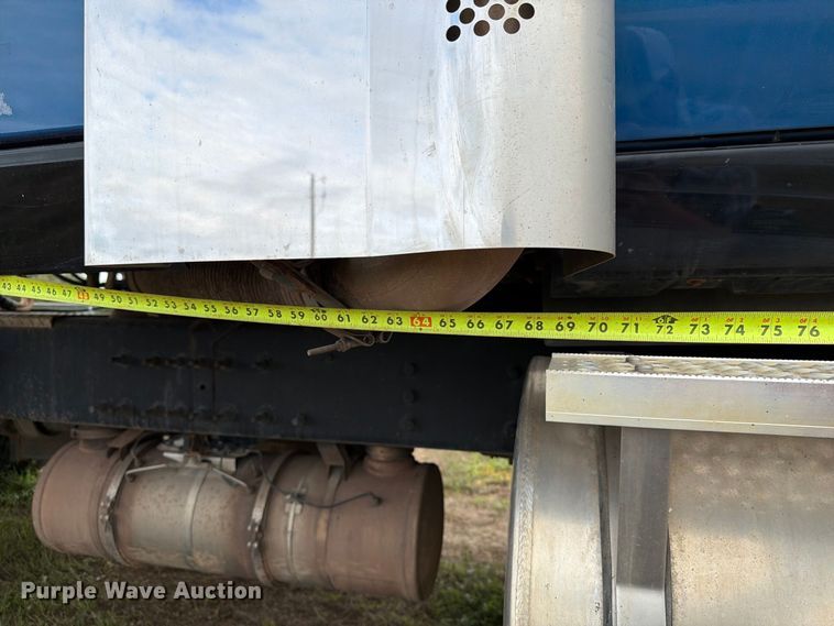 image for item EA0534 2013 International Lonestar semi truck
