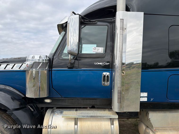 image for item EA0534 2013 International Lonestar semi truck