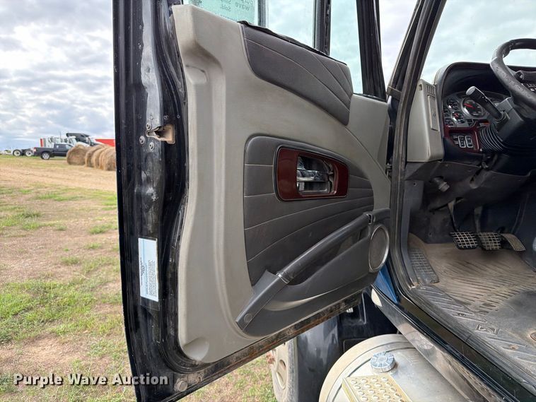 image for item EA0534 2013 International Lonestar semi truck