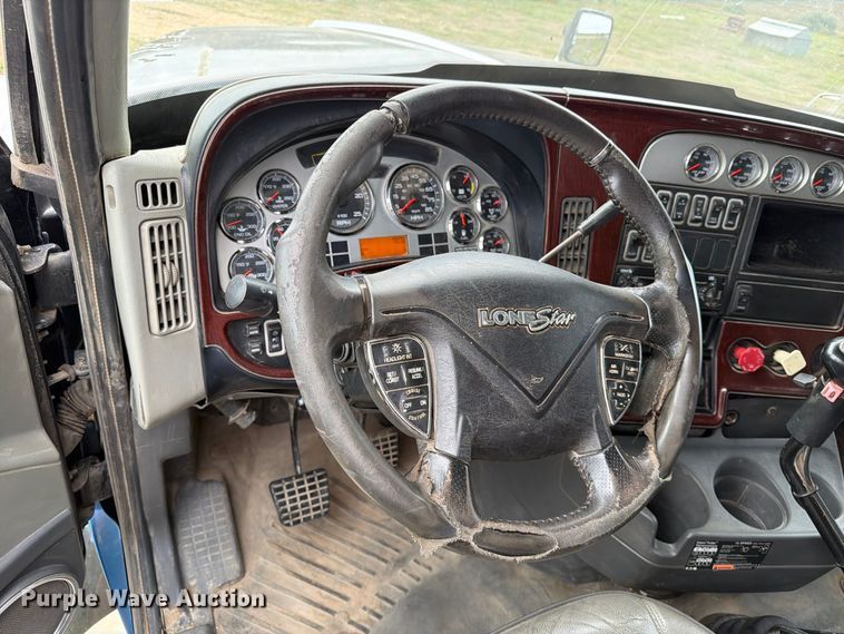 image for item EA0534 2013 International Lonestar semi truck