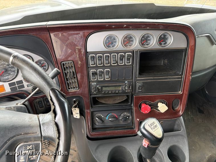 image for item EA0534 2013 International Lonestar semi truck