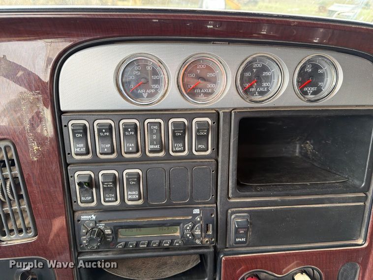 image for item EA0534 2013 International Lonestar semi truck