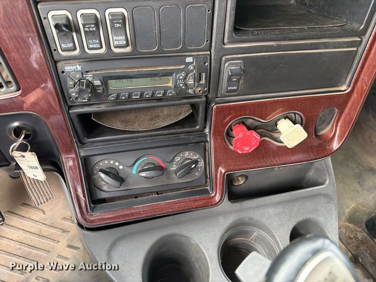 image for item EA0534 2013 International Lonestar semi truck